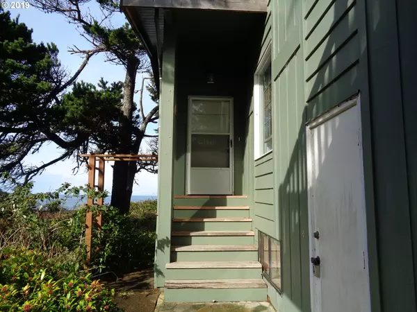 Depoe Bay, OR 97341,235 SW CLIFF ST