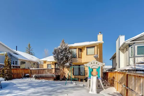 Calgary, AB T2W 5Y2,143 Wood Valley Bay SW