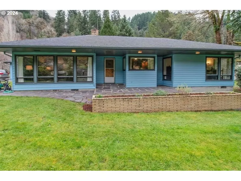 11047 E MAPLETON RD, Mapleton, OR 97453