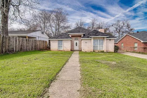 825 NE 29th Street, Grand Prairie, TX 75050