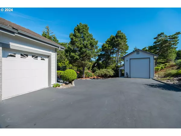 Florence, OR 97439,50 SHORELINE DR