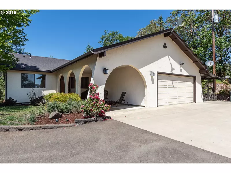 222 OAKVIEW DR, Roseburg, OR 97471