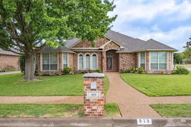 819 Amherst Drive, Waxahachie, TX 75165