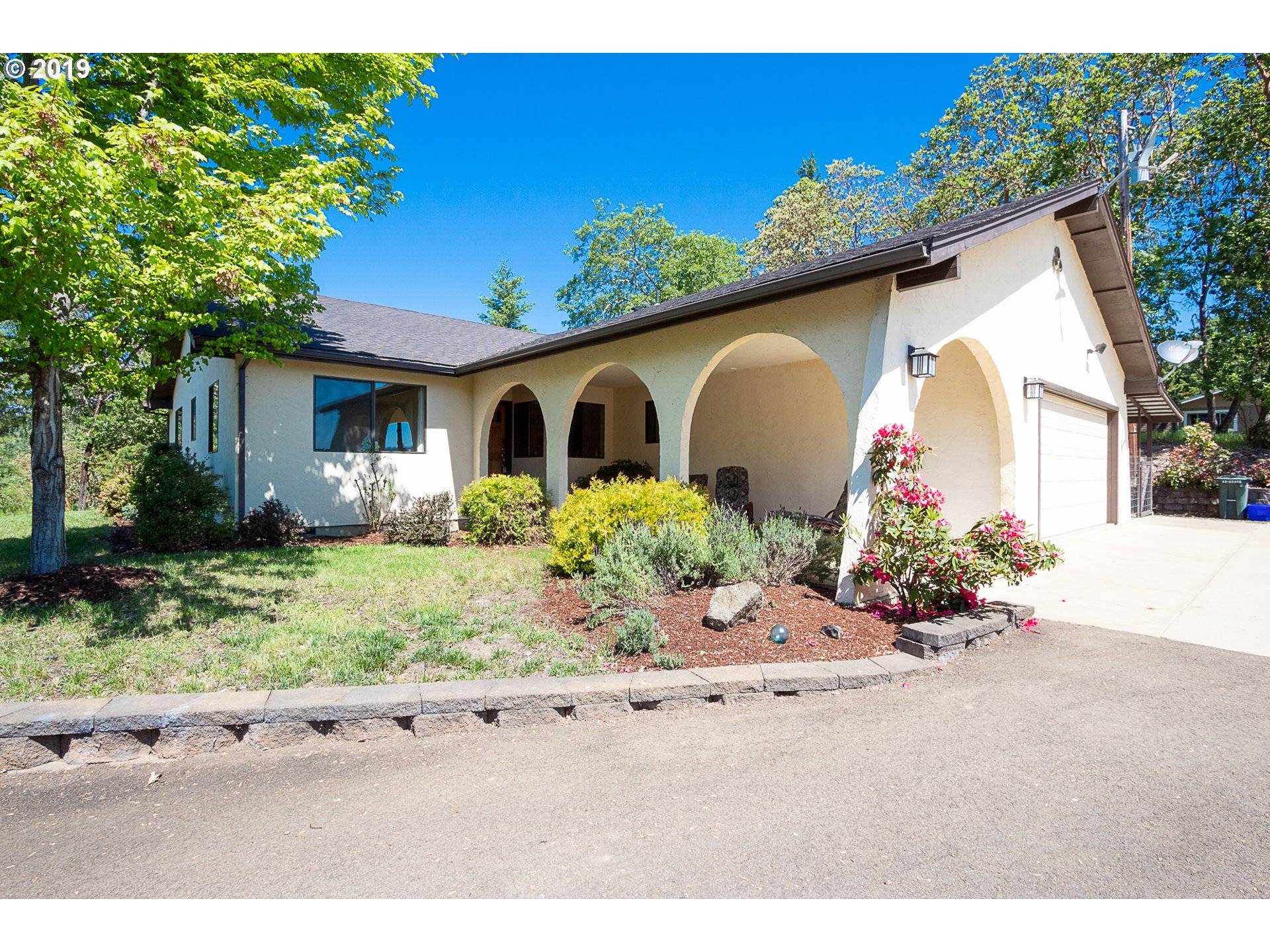 Roseburg, OR 97471,222 OAKVIEW DR