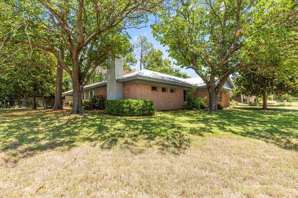 1222 Hilltop Drive, Cleburne, TX 76033