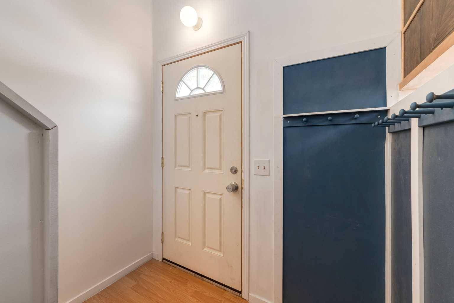 Calgary, AB T2V 4E9,9810 26 ST SW