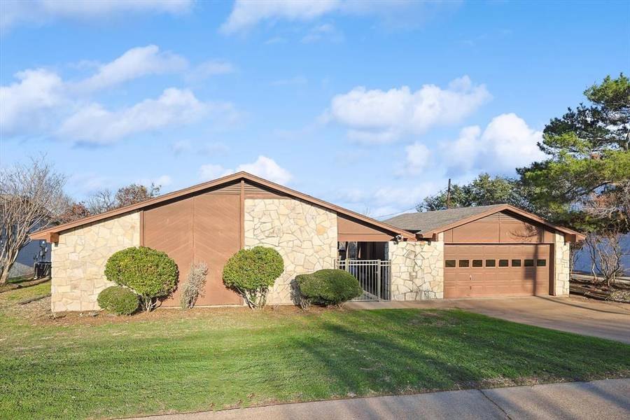 5107 Fairway Circle, Granbury, TX 76049