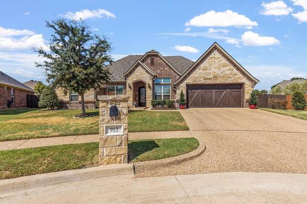 913 Joshua Court,  Granbury,  TX 76048