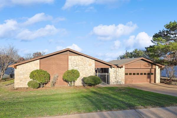 5107 Fairway Circle, Granbury, TX 76049