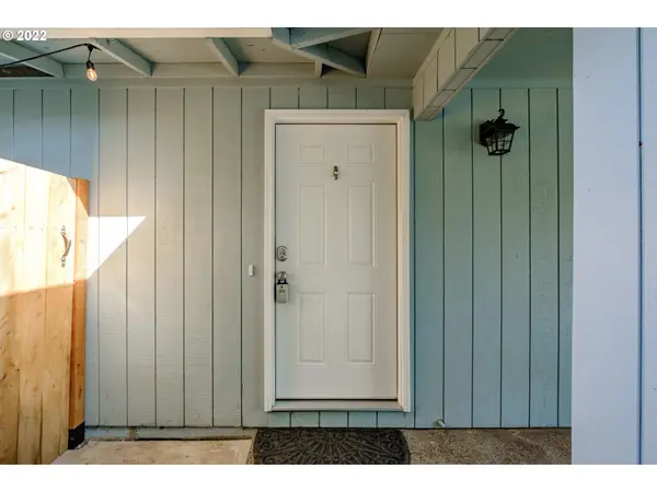 5253 F ST, Springfield, OR 97478