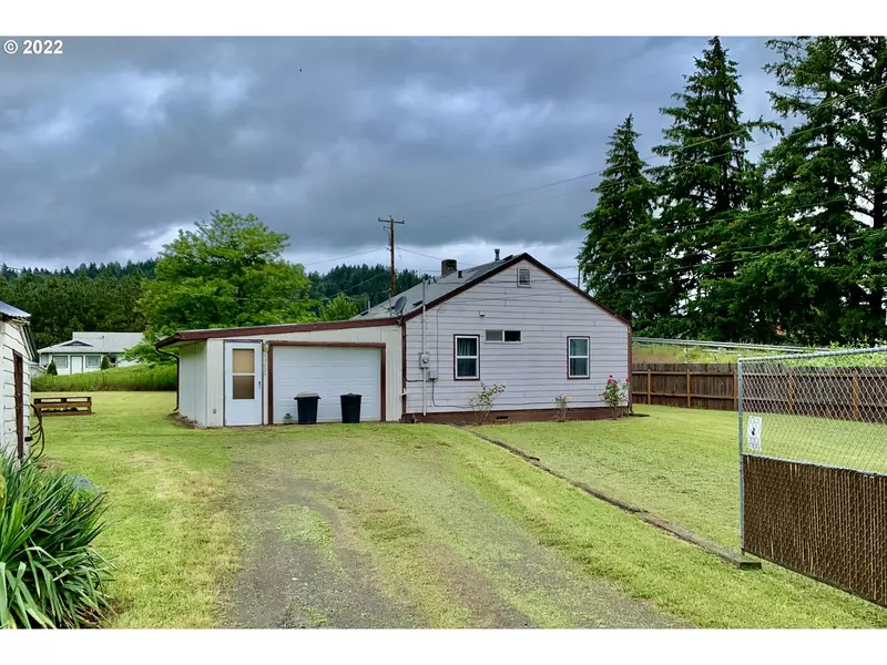 33824 MARKET RD, Creswell, OR 97426