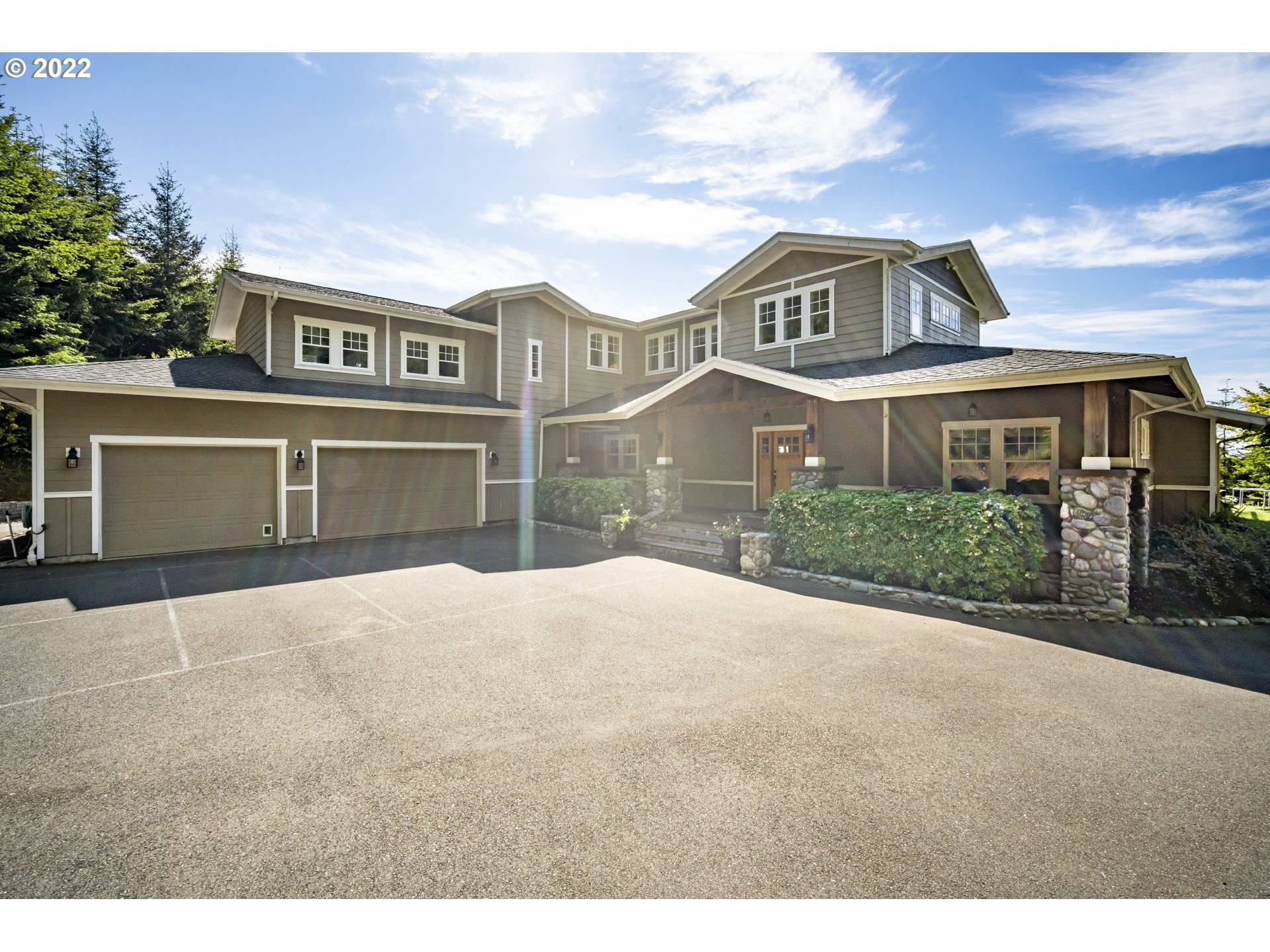 65611 EAST BAY RD, North Bend, OR 97459