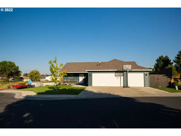 1243 SW MARTIN CT, Hermiston, OR 97838