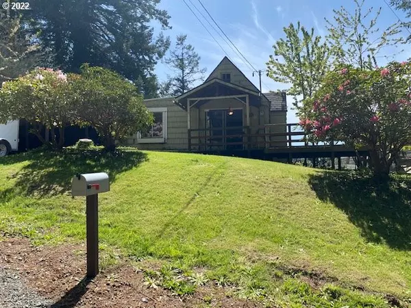 895 E 11TH ST, Coquille, OR 97423