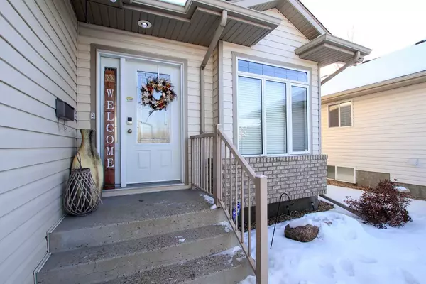 Red Deer, AB T4R 3K4,22 Lagrange CRES