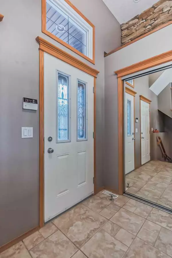 Calgary, AB T3L 3B7,37 Tuscany Ridge Mews NW