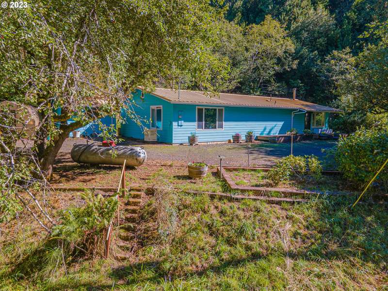 58420 GARDEN VALLEY RD, Coquille, OR 97423