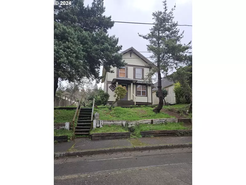 930 N 9TH ST, Coos Bay, OR 97420