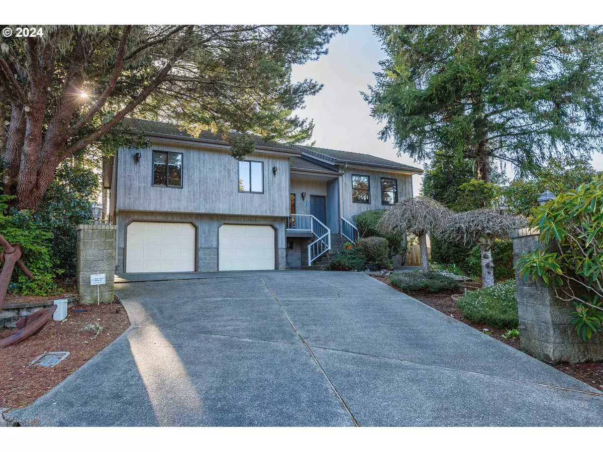 Coos Bay, OR 97420,940 LAKE CT