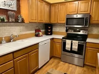 Eugene, OR 97401,98 FAIRWAY LOOP