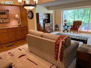 Eugene, OR 97401,98 FAIRWAY LOOP