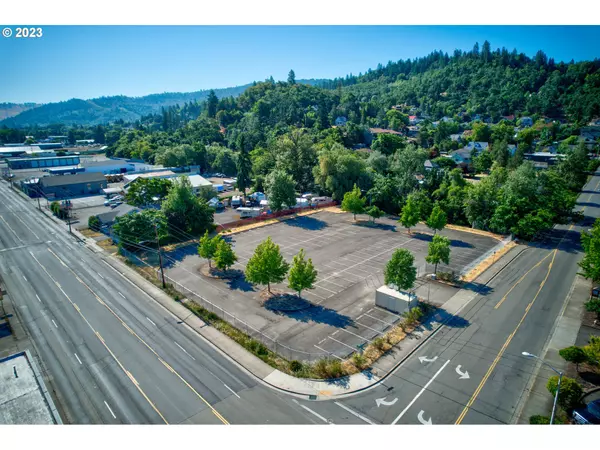 Roseburg, OR 97470,0 NE DIAMOND LAKE BLVD