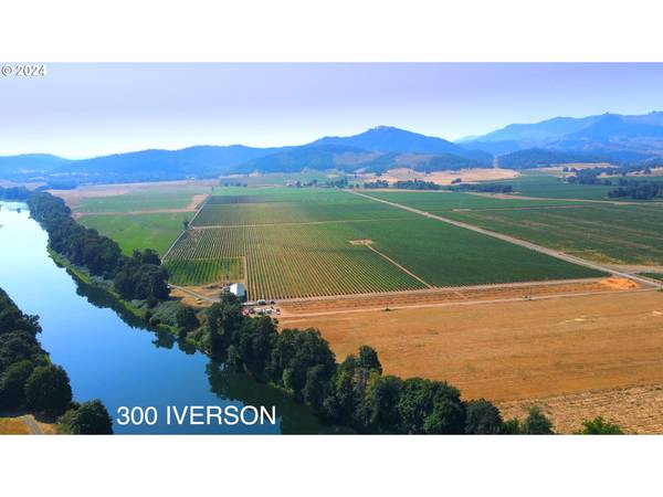 300 IVERSON RD, Umpqua, OR 97486