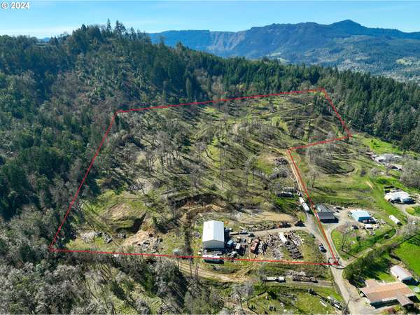 214 OAK WAY, Roseburg, OR 97471