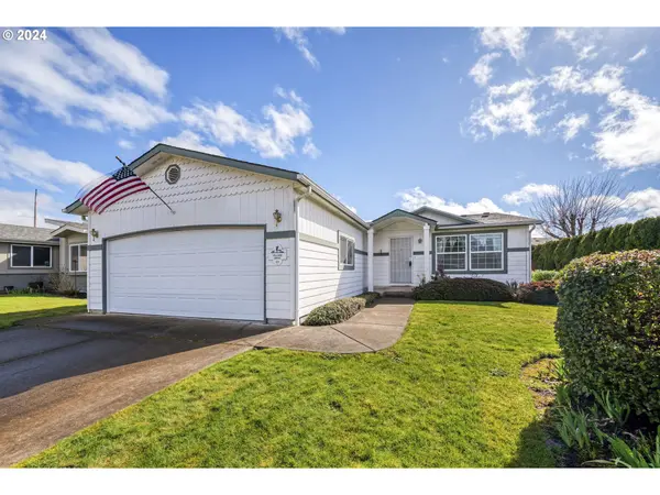 171 VILLAGE DR, Cottage Grove, OR 97424