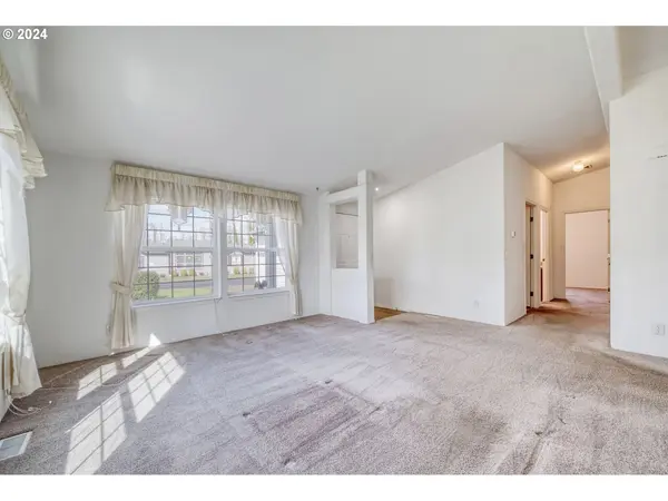 171 VILLAGE DR, Cottage Grove, OR 97424