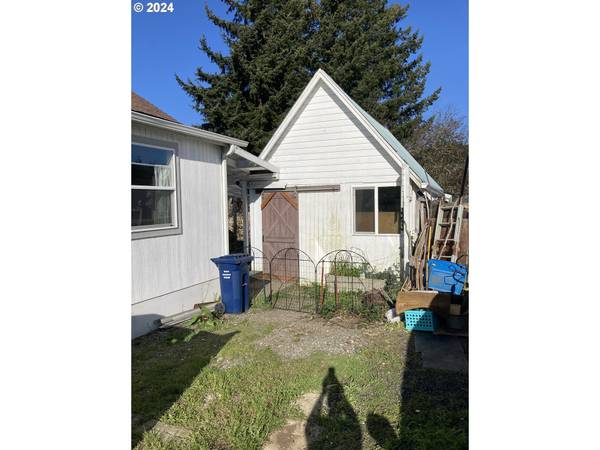 Coquille, OR 97423,574 N COLLIER ST