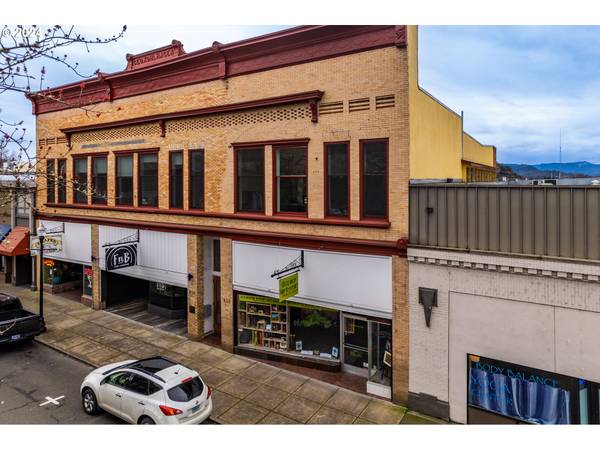 622 SE JACKSON ST, Roseburg, OR 97470