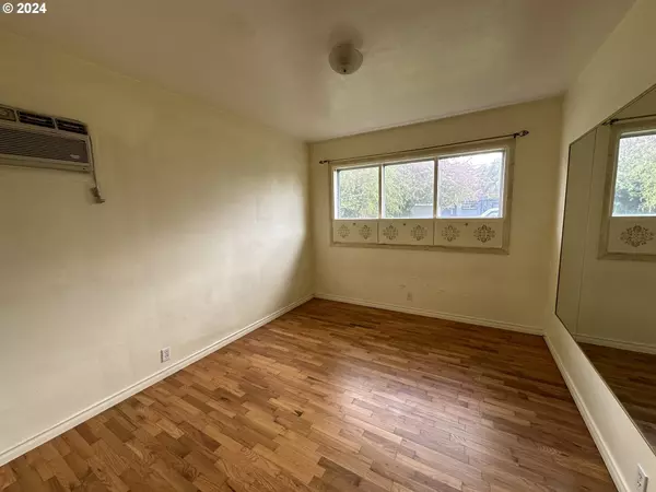 Eugene, OR 97405,2105 GARFIELD ST