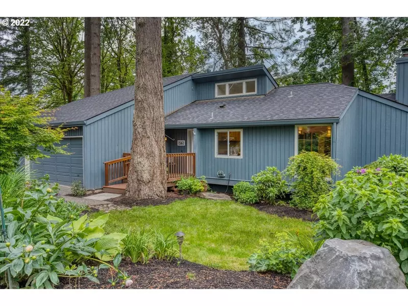 1561 WOODLAND TER, Lake Oswego, OR 97034