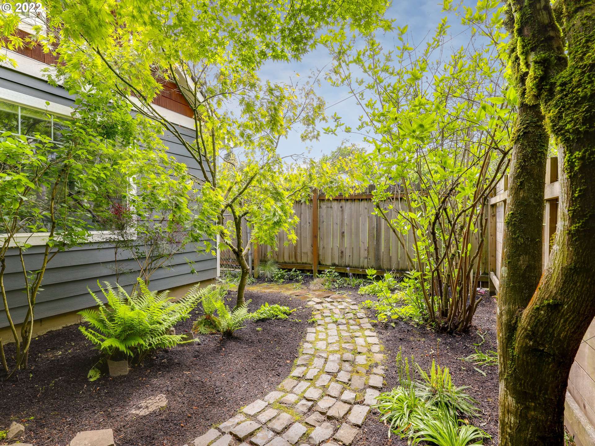 Portland, OR 97239,6416 S CORBETT AVE