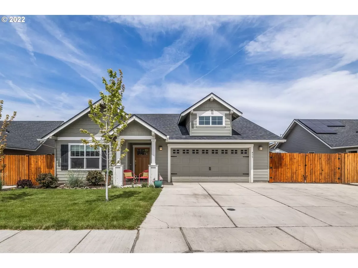 Redmond, OR 97756,435 NE OAK PL