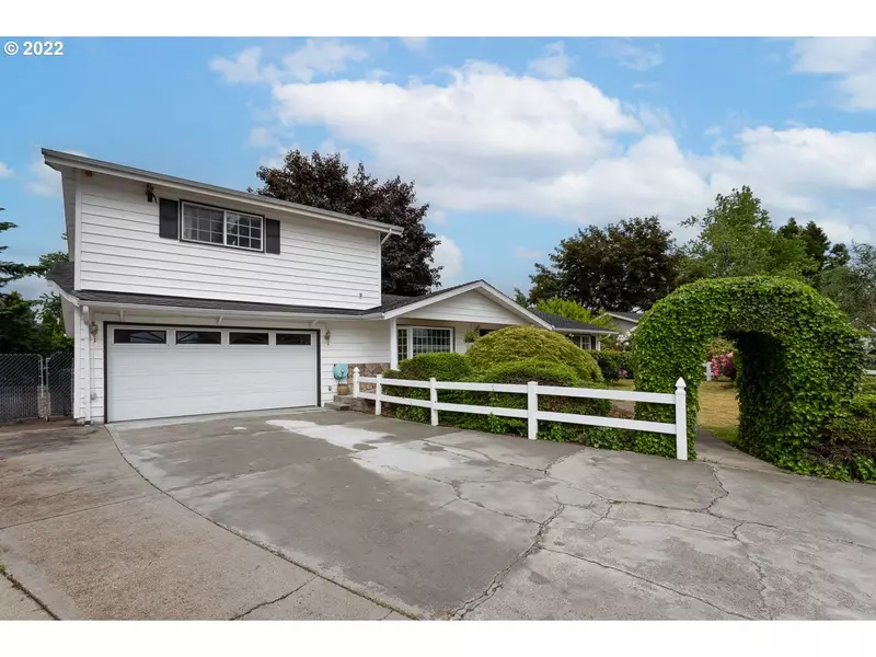 693 45TH PL, Salem, OR 97317