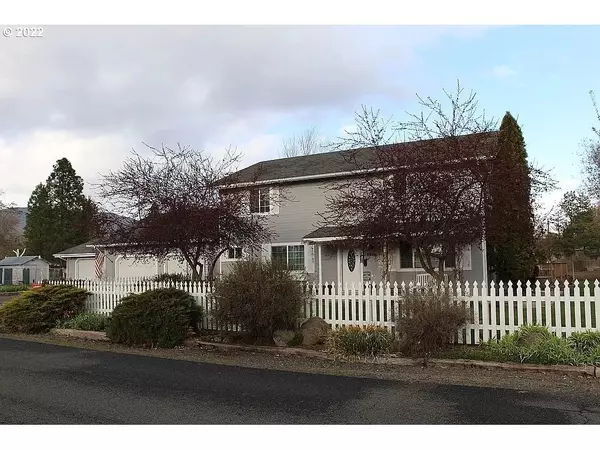 2875 CREST ST, Klamath Falls, OR 97603