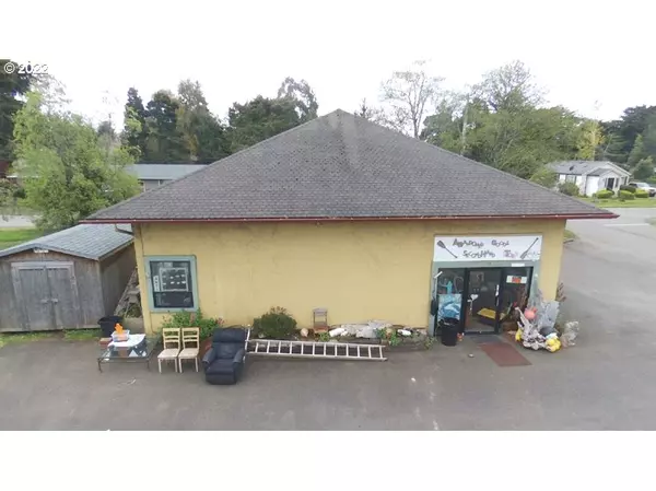 255 MICHIGAN AVE, Bandon, OR 97411