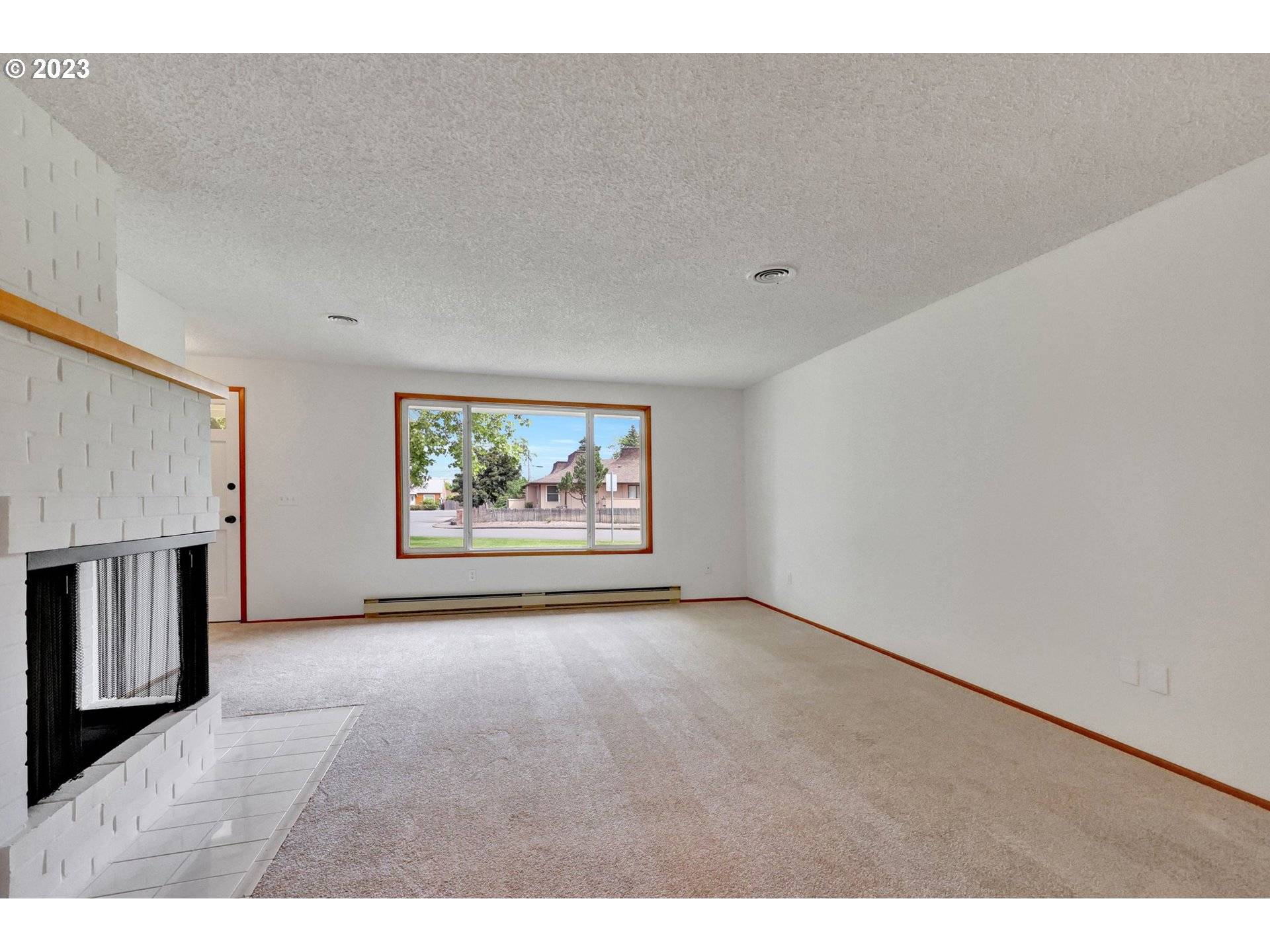 Gresham, OR 97030,885 NE FLEMING AVE ##B-2