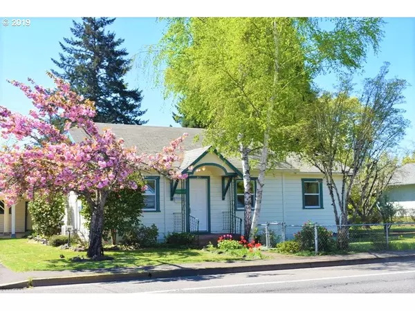 39 E HARRISON AVE, Cottage Grove, OR 97424