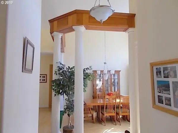 1721 LONG ISLAND DR, Eugene, OR 97401