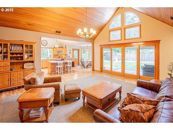 West Linn, OR 97068,3430 CHIPPEWA CT
