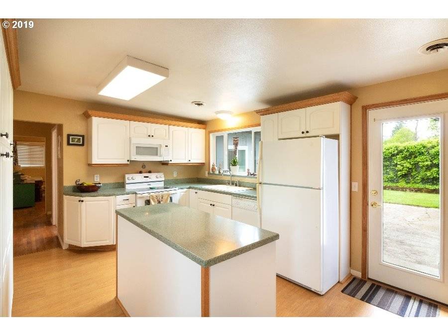 Roseburg, OR 97471,357 W BROCCOLI ST