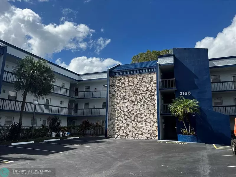 3160 Holiday Springs Blvd  #305, Margate, FL 33063