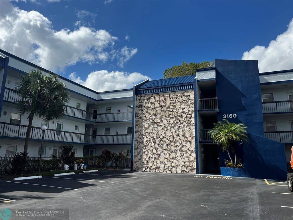 3160 Holiday Springs Blvd  #305, Margate, FL 33063