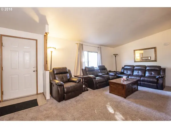 1672 PRITCHETT PL, Cottage Grove, OR 97424