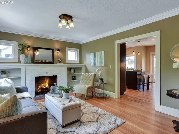 2045 SE REEDWAY ST, Portland, OR 97202