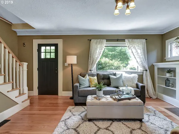 2045 SE REEDWAY ST, Portland, OR 97202