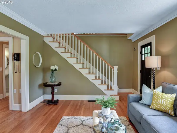 2045 SE REEDWAY ST, Portland, OR 97202